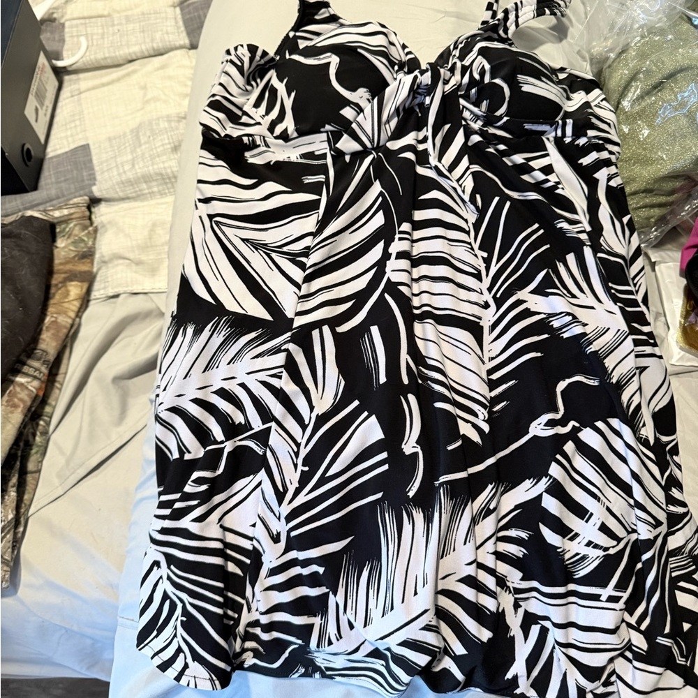 Black and White Leaf Print Swim Dress